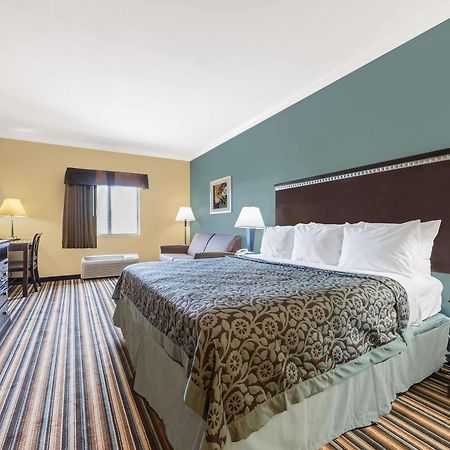 Days Inn By Wyndham Rockdale Texas Dış mekan fotoğraf