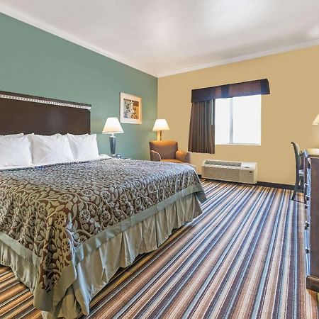 Days Inn By Wyndham Rockdale Texas Dış mekan fotoğraf