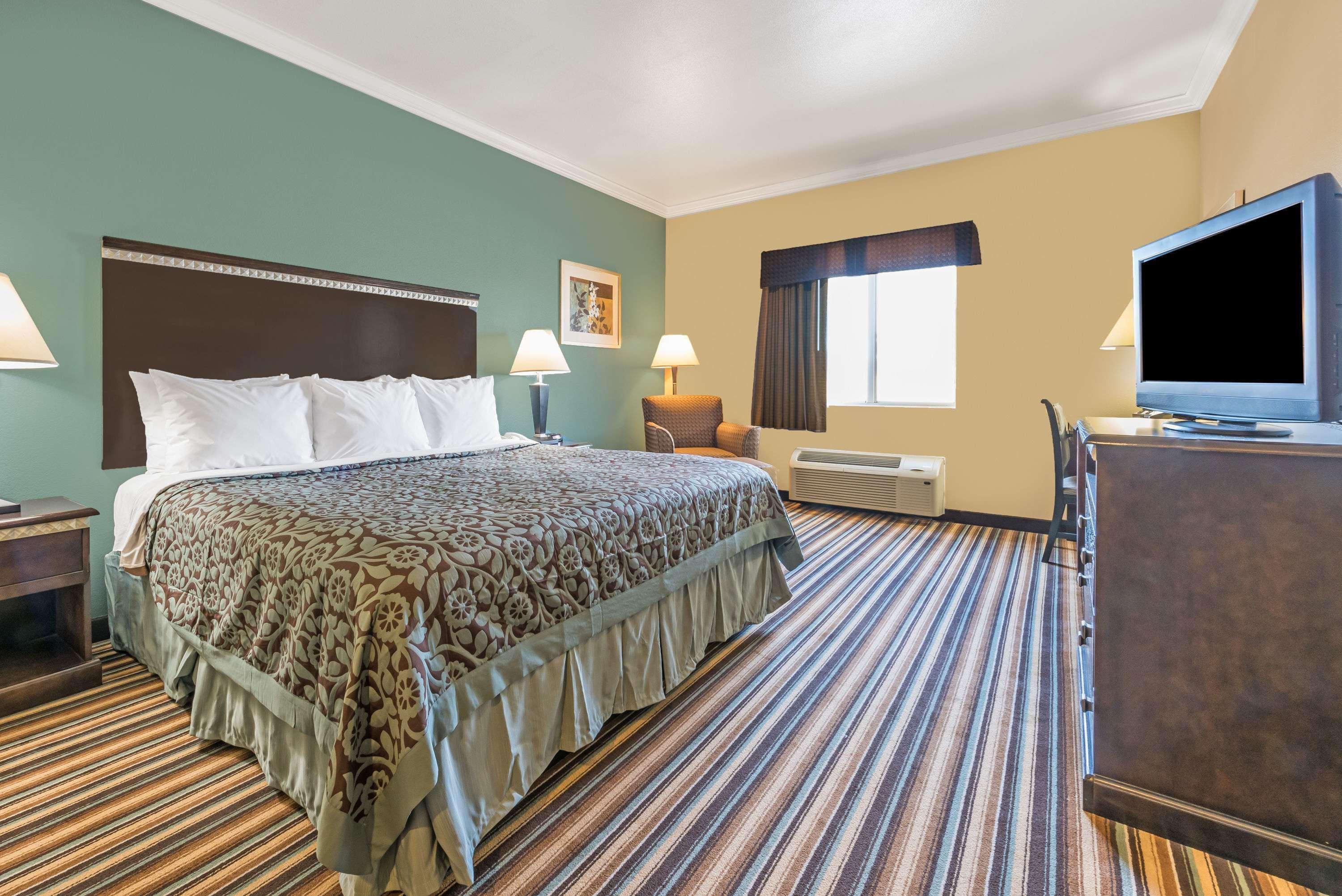 Days Inn By Wyndham Rockdale Texas Dış mekan fotoğraf
