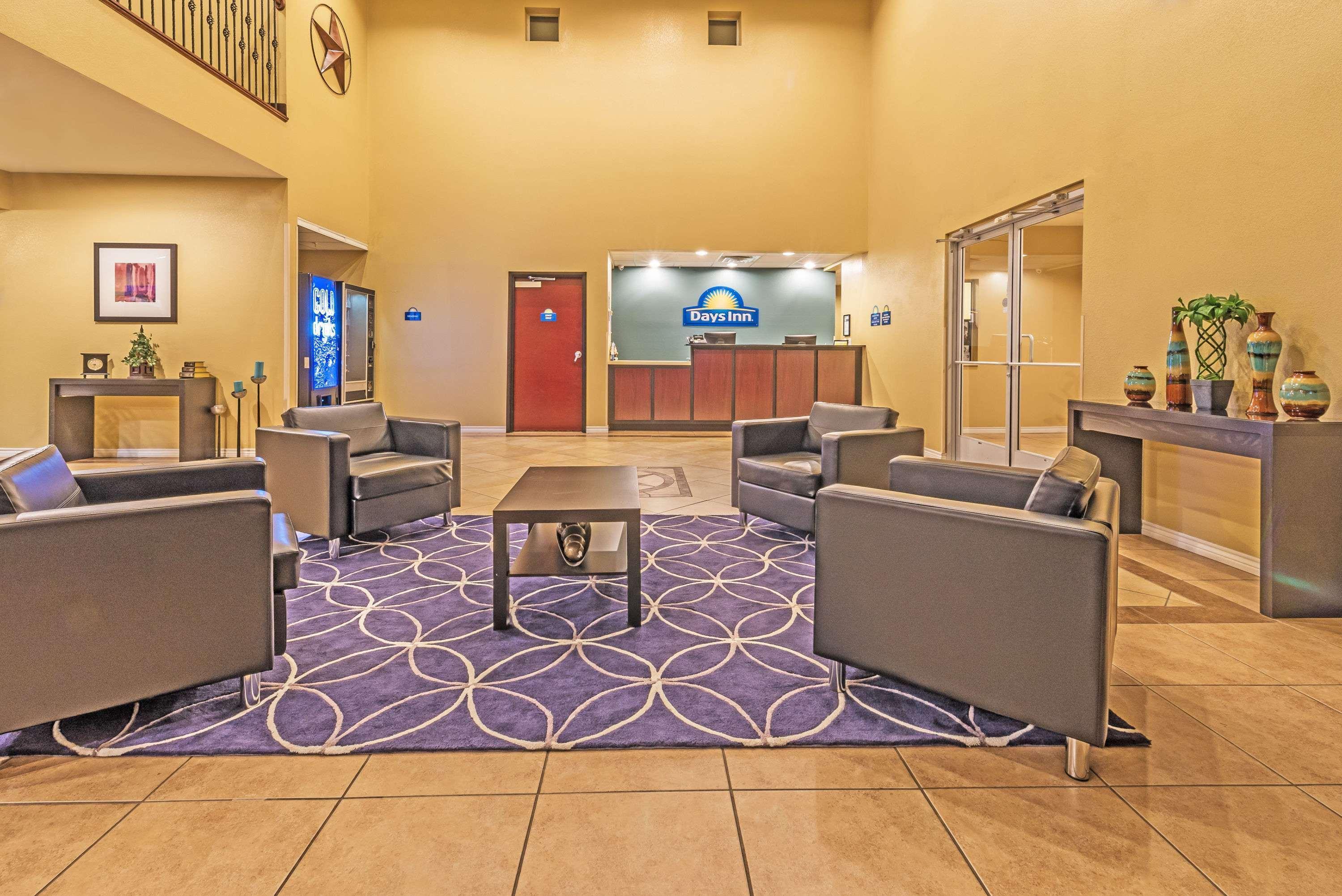 Days Inn By Wyndham Rockdale Texas Dış mekan fotoğraf